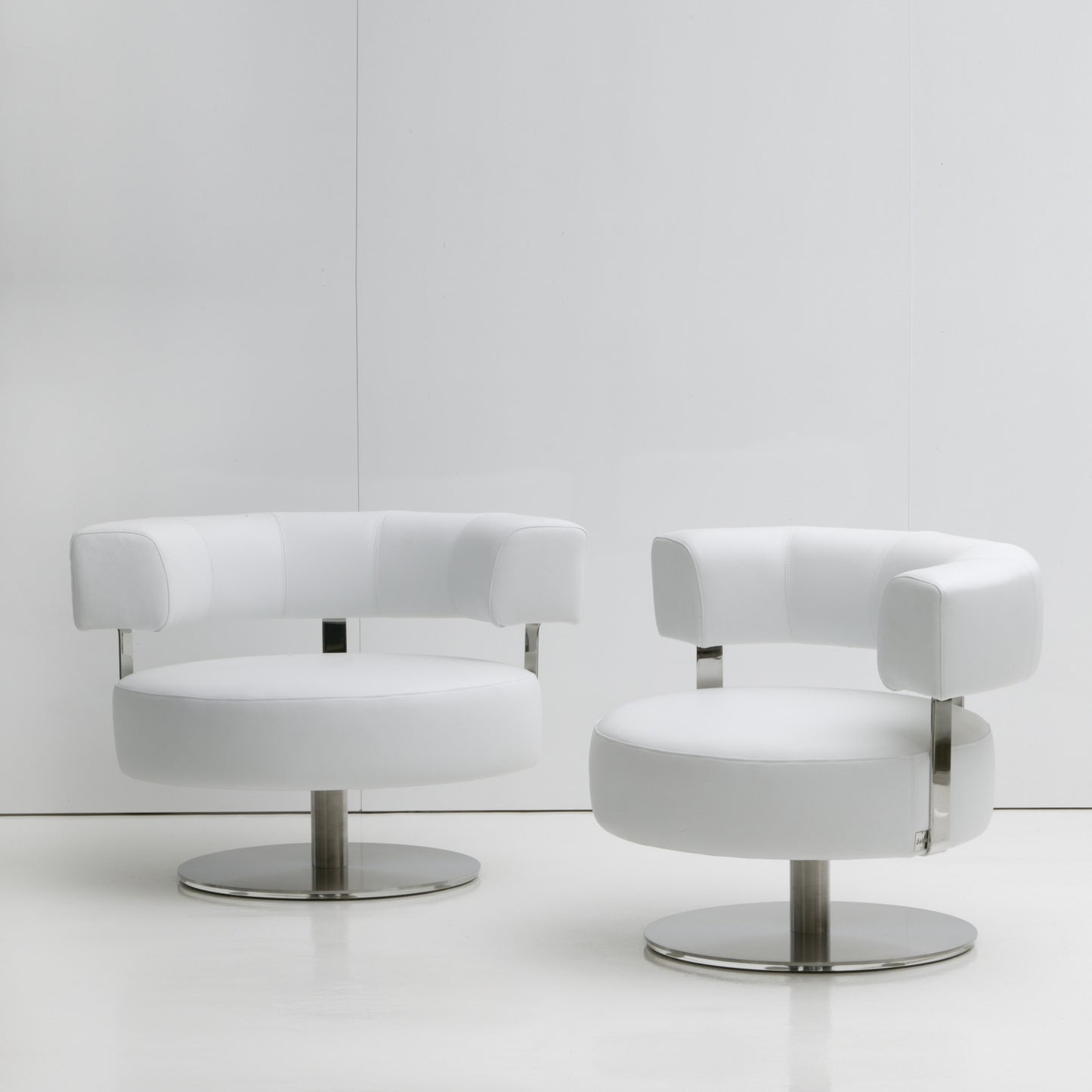 Antero chair by Deka