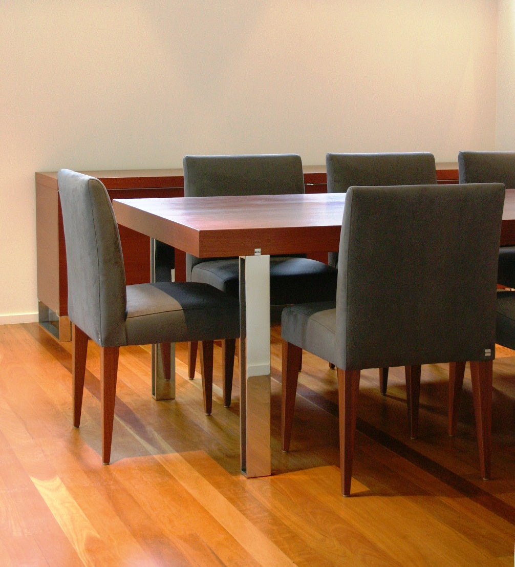 Jacqueline dining table by Deka