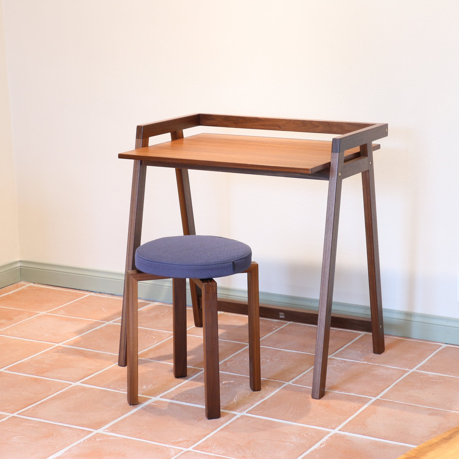Kantti desk in walnut and Kantti stool by Deka