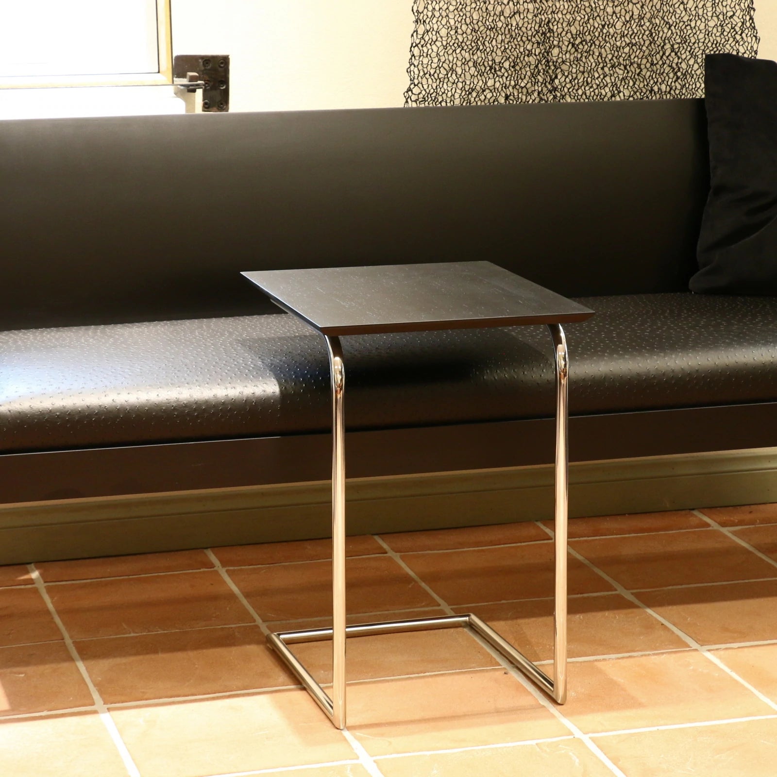 Max side table by Deka
